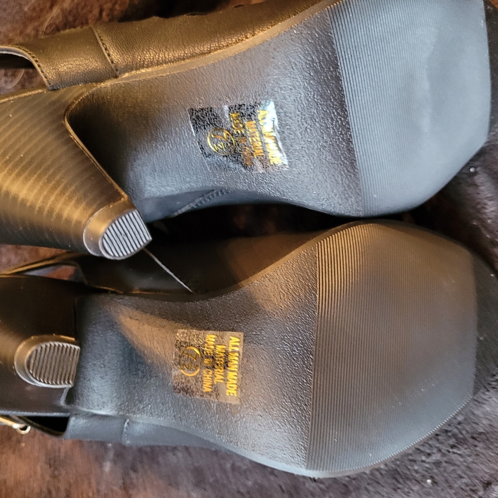 Heels - Picture 5 of 5
